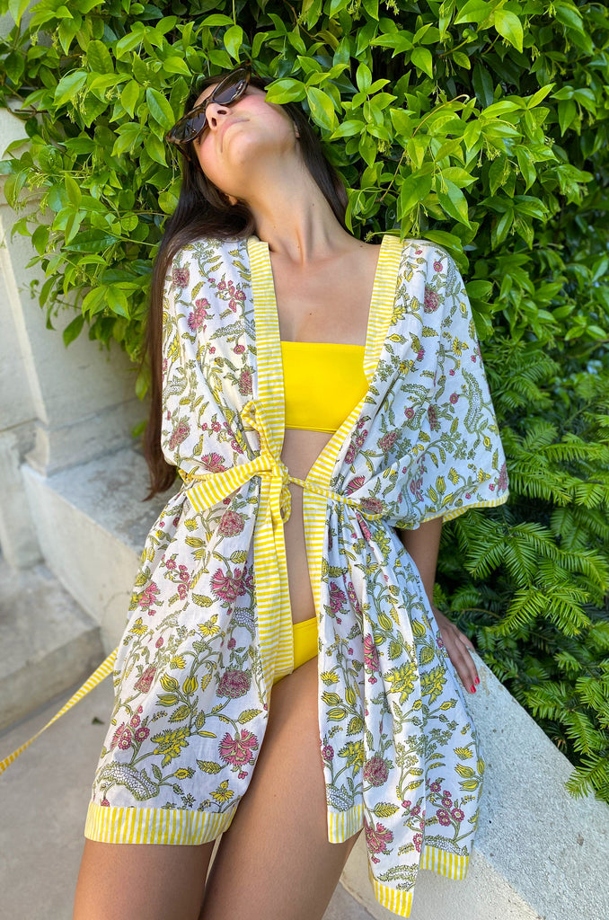 Kimono ; fleur ; été ; peignoir , fleuri , ceinture , jaune , rose , brai